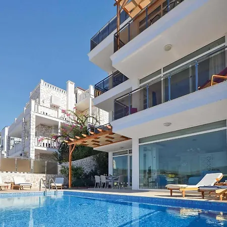 Sleeps 8 Air Con Wifi Villa